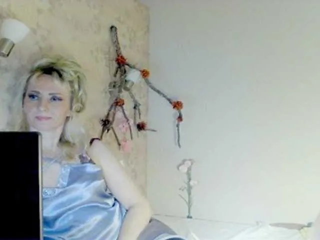 Live sex webcam photo for KatrinExcite #292393540