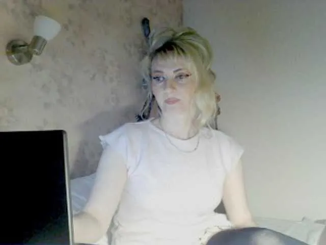 Live sex webcam photo for KatrinExcite #292400228