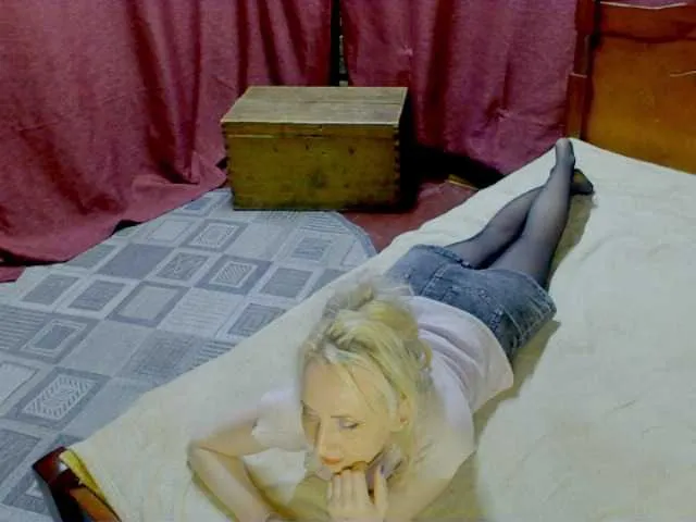 Live sex webcam photo for KatrinExcite #293683228