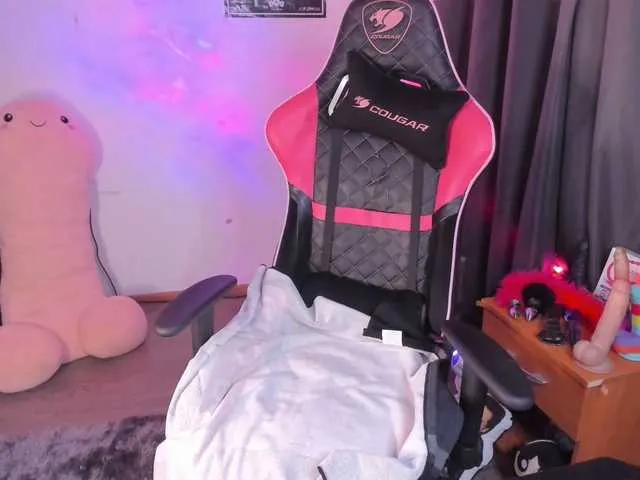 Live sex webcam photo for KatrinaXX #277708636