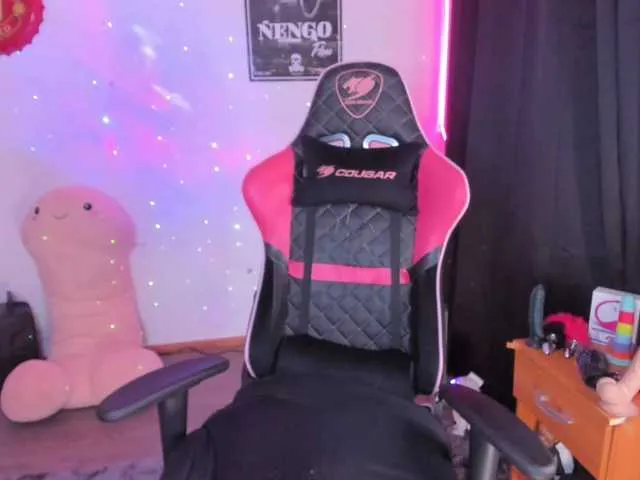 Live sex webcam photo for KatrinaXX #277872428