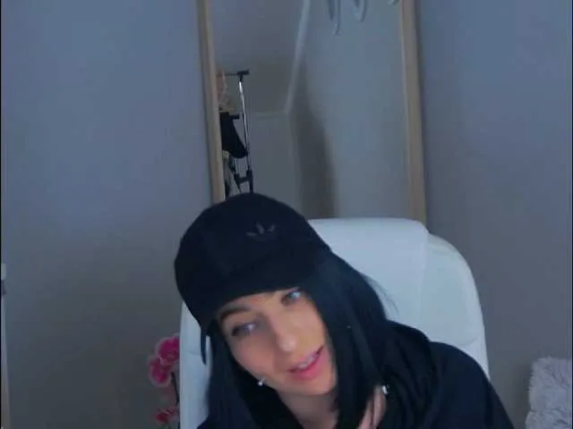 Live sex webcam photo for Kattia- #272688376