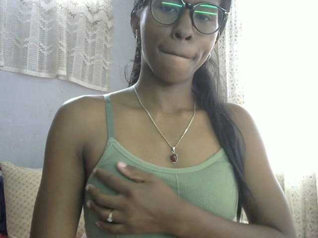 Live sex webcam photo for Katty-12 #277338346