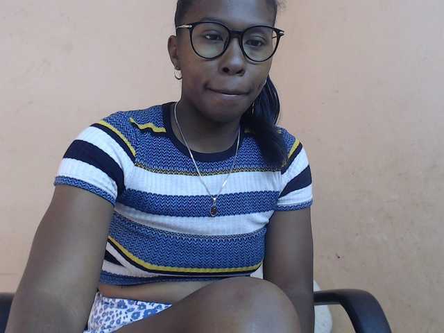 Live sex webcam photo for Katty-12 #290913272