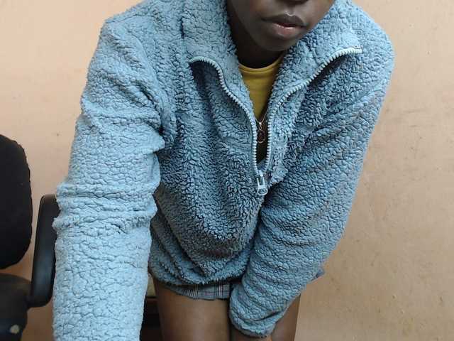 Live sex webcam photo for Katty-12 #290982678