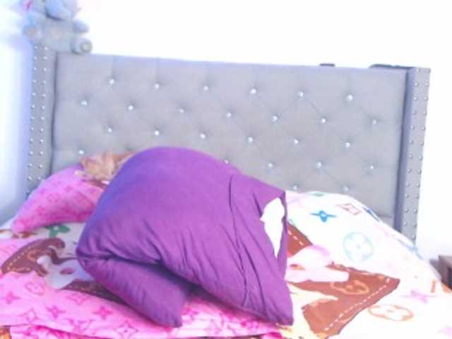 Live sex webcam photo for KattyCrawford #290350659