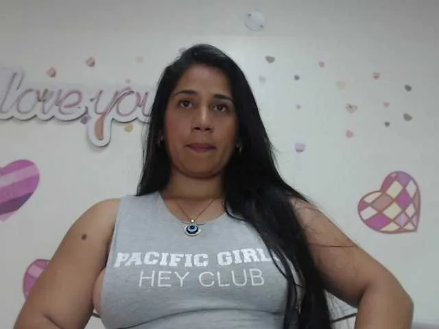 Live sex webcam photo for KattyDevil20 #272347027