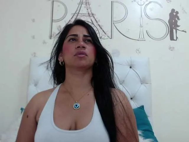 Live sex webcam photo for KattyDevil20 #272369093