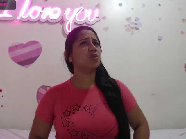 Live sex webcam photo for KattyDevil20 #272596276