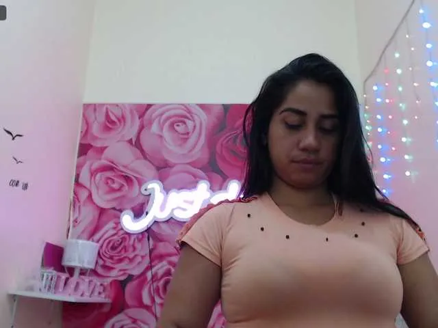 Live sex webcam photo for KattyDevil20 #272643732