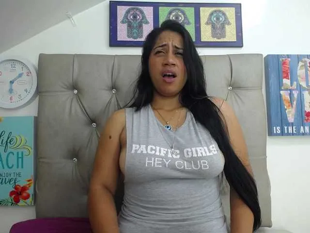 Live sex webcam photo for KattyDevil20 #272695342