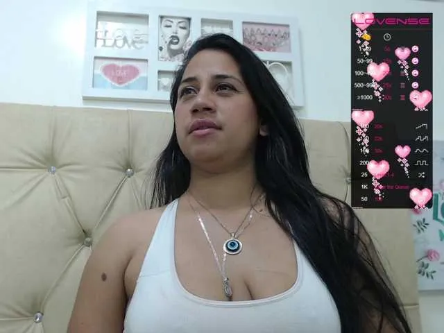 Live sex webcam photo for KattyDevil20 #272707948