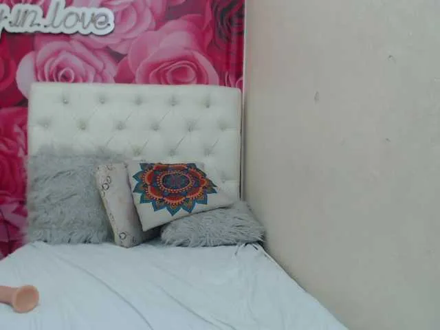 Live sex webcam photo for KattyDevil20 #272736730
