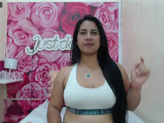 Live sex webcam photo for KattyDevil20 #272950762