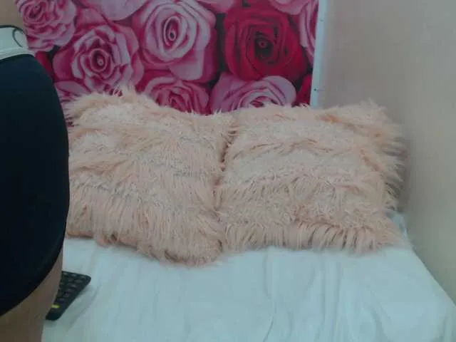 Live sex webcam photo for KattyDevil20 #273378987