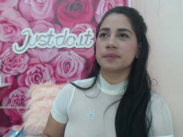 Live sex webcam photo for KattyDevil20 #273391854
