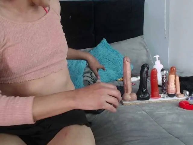 Live sex webcam photo for KattyKiut #273463458