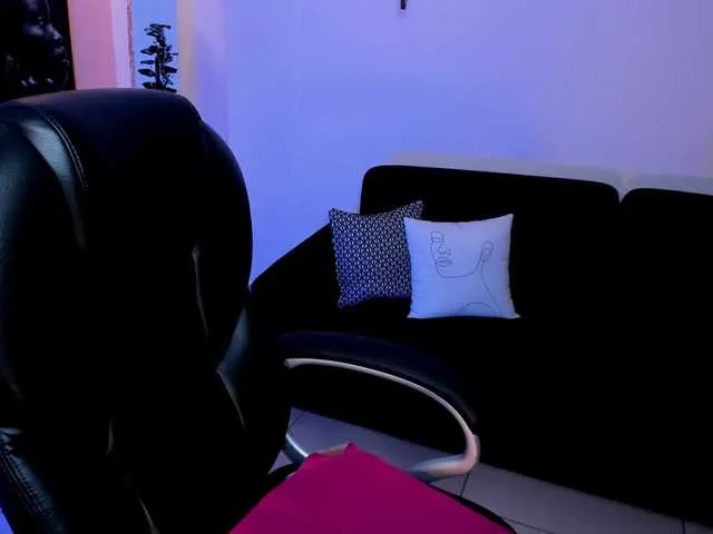 Live sex webcam photo for KattyRousse #277330045
