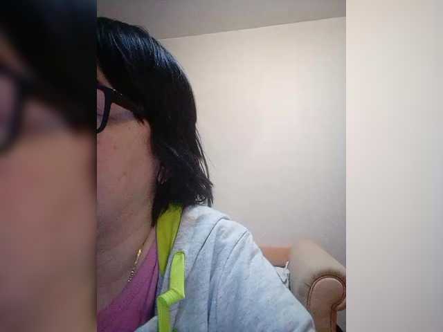 Live sex webcam photo for Katy19801 #290239392