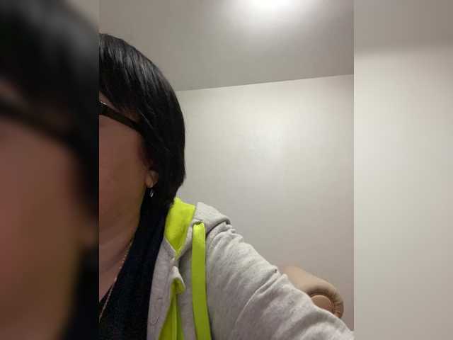 Live sex webcam photo for Katy19801 #290917708