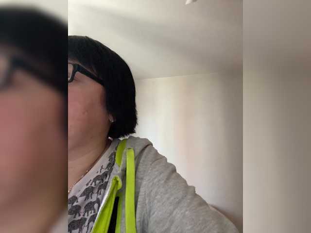 Live sex webcam photo for Katy19801 #290935479