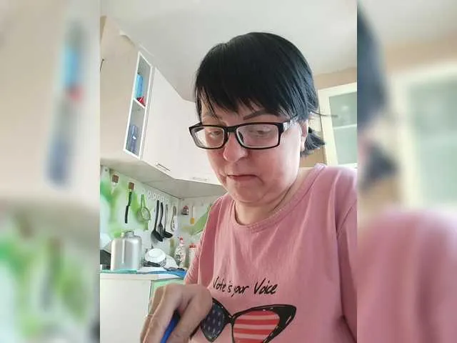 Live sex webcam photo for Katy19801 #291057884