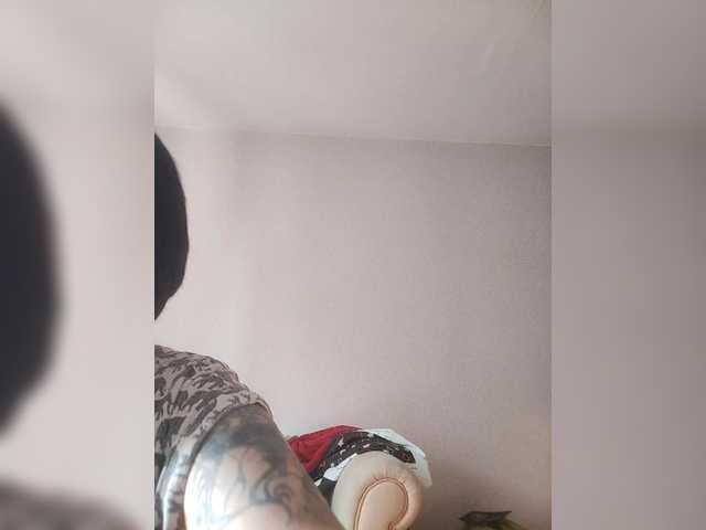 Live sex webcam photo for Katy19801 #291224937