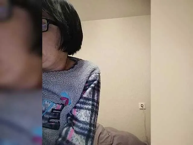 Live sex webcam photo for Katy19801 #292135896