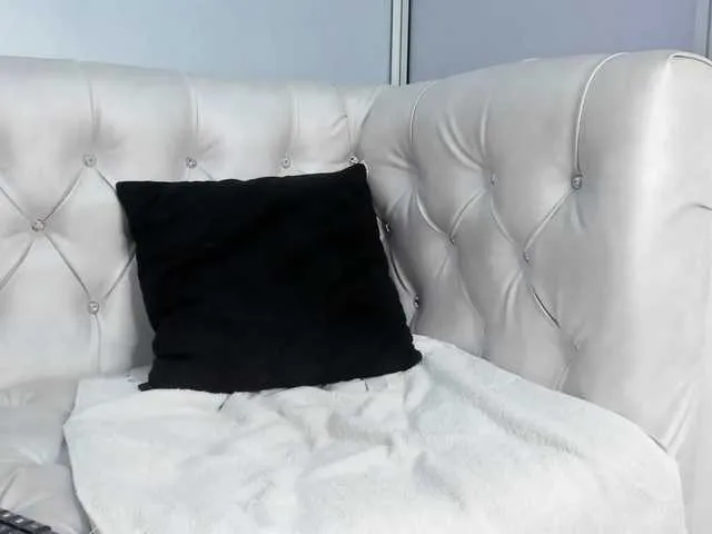 Live sex webcam photo for KatyRandy #272106993