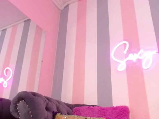 Live sex webcam photo for KatyaPurple #272067682