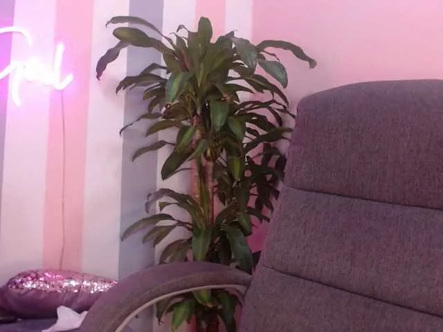 Live sex webcam photo for KatyaPurple #272280947