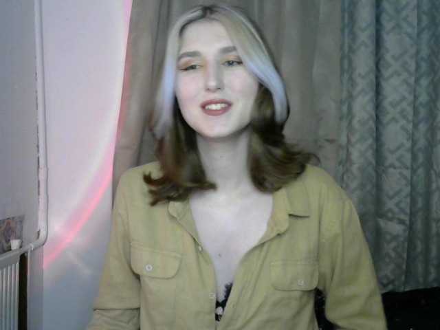 Live sex webcam photo for Katyabriggs #275985329