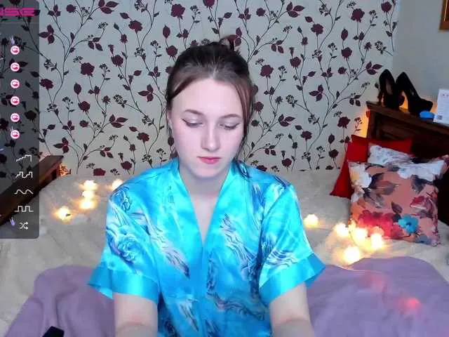 Live sex webcam photo for KawaiiHikka1 #272798490
