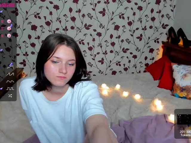 Live sex webcam photo for KawaiiHikka1 #272826583