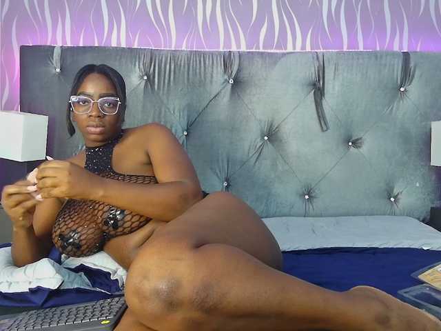 Live sex webcam photo for KayaBrown #277787392