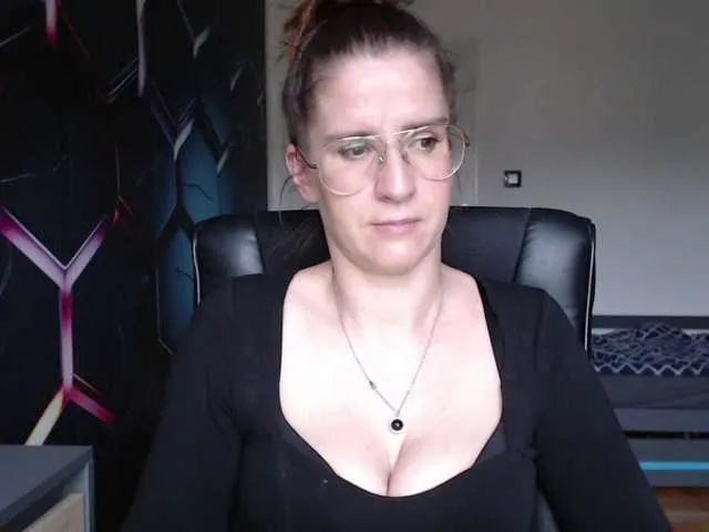 Live sex webcam photo for KayaCute #291360676