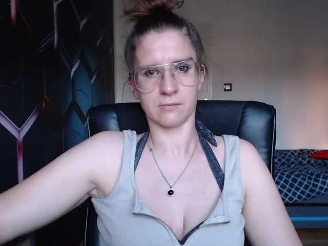 Live sex webcam photo for KayaCute #291406354
