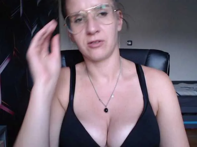 Live sex webcam photo for KayaCute #291596472