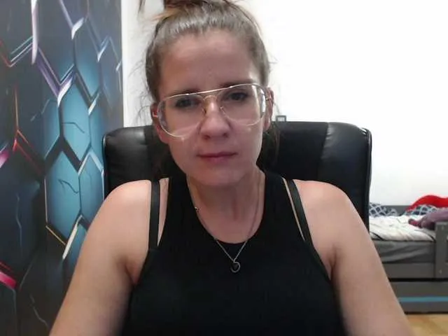 Live sex webcam photo for KayaCute #291656797