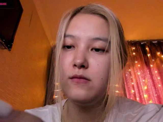 Live sex webcam photo for KayaLuan #272018029