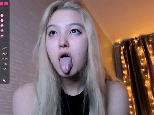 Live sex webcam photo for KayaLuan #272119990