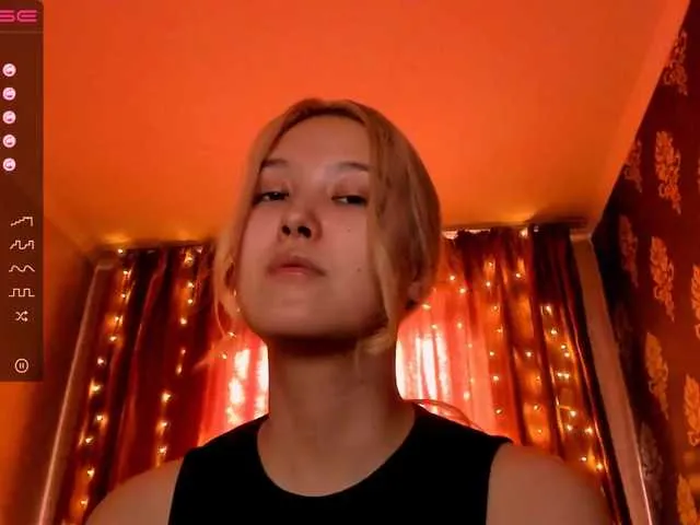 Live sex webcam photo for KayaLuan #272186394
