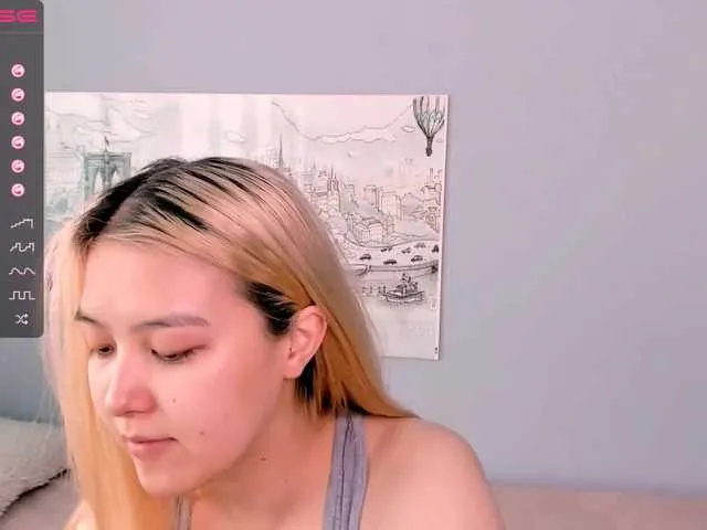 Live sex webcam photo for KayaLuan #272641045