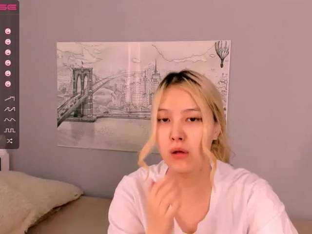 Live sex webcam photo for KayaLuan #272707487