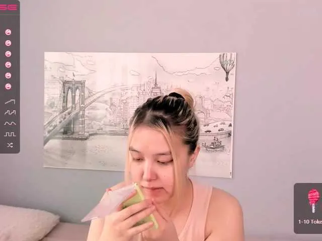 Live sex webcam photo for KayaLuan #272861791