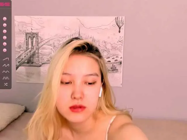 Live sex webcam photo for KayaLuan #272884992