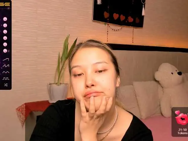 Live sex webcam photo for KayaLuan #273801378