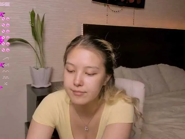 Live sex webcam photo for KayaLuan #273928888