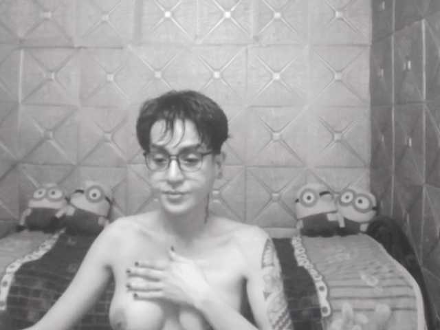 Live sex webcam photo for KayceeIlove #290850185