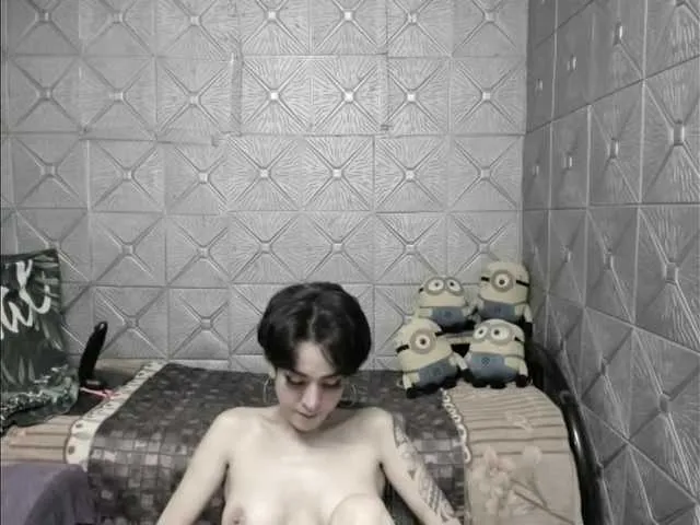 Live sex webcam photo for KayceeIlove #291326435